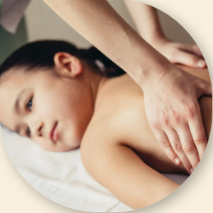 Massage enfants de 6 à 12 ans à l'huile